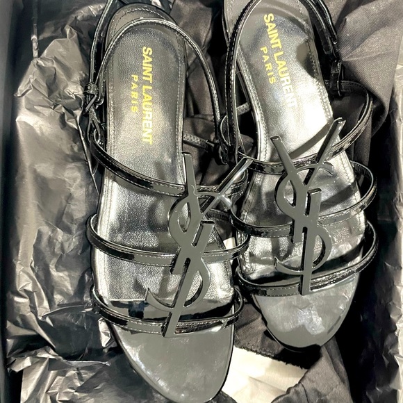 YSL Perfect condition only used once - Picture 1 of 3